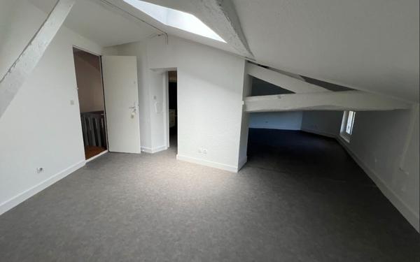 Immeuble à vendre    18 pièces •  Limoges