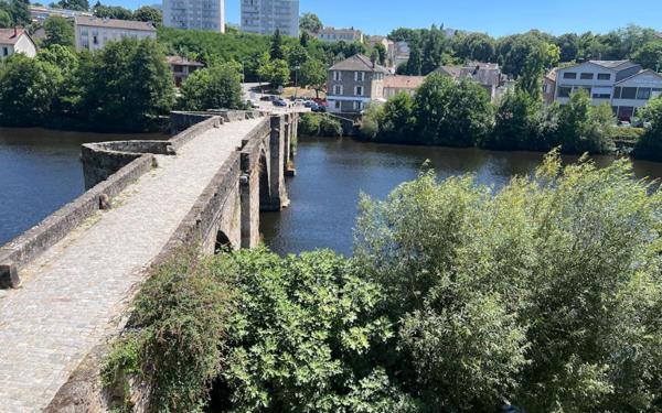 Immeuble à vendre    18 pièces •  Limoges