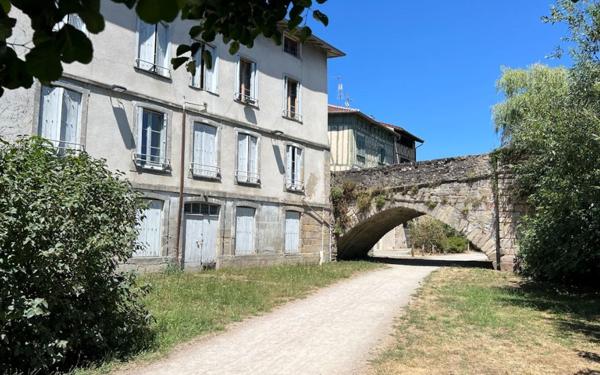 Immeuble à vendre    18 pièces •  Limoges