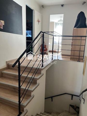 Le charme d'une ancienne maison de ville restaurée aux normes du confort actuel proche de tous services