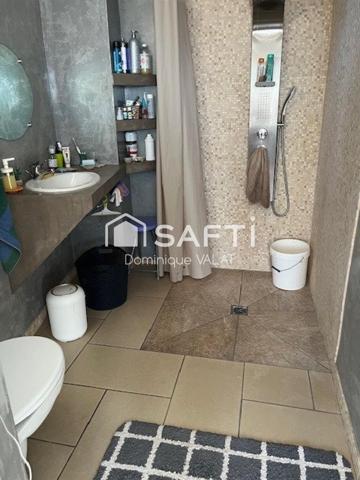 Le charme d'une ancienne maison de ville restaurée aux normes du confort actuel proche de tous services