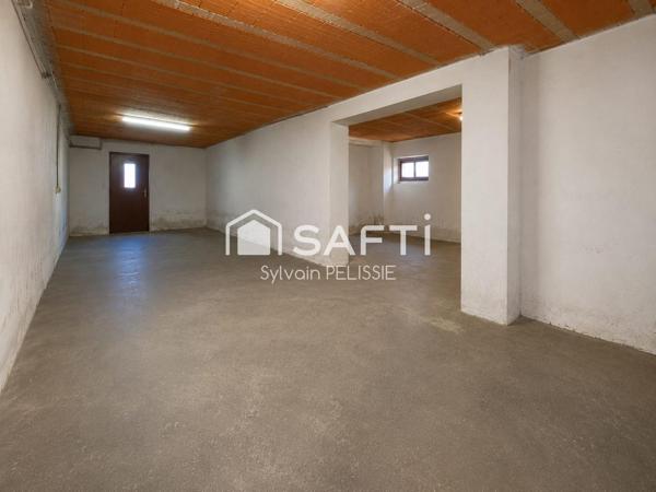 Maison de ville avec studio indépendant, grand garage de 70 m² et jardin clos en plein centre de Moissac !