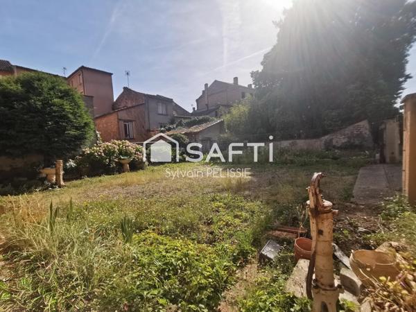 Maison de ville avec studio indépendant, grand garage de 70 m² et jardin clos en plein centre de Moissac !