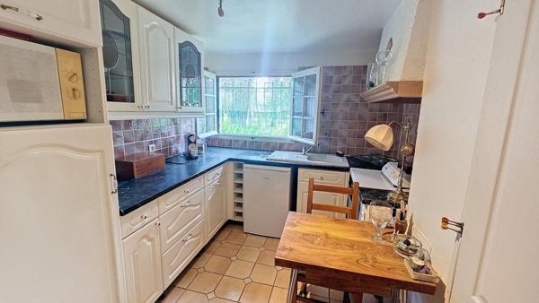 Véritable havre de paix au cœur d'un magnifique parc arboré de 6395 m².