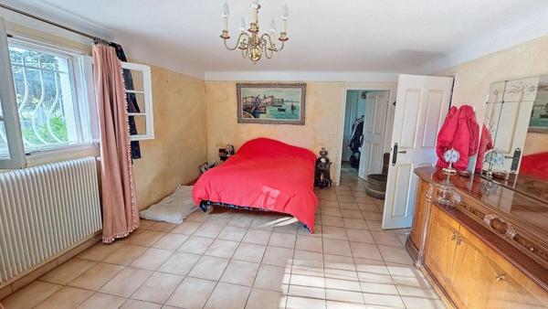 Véritable havre de paix au cœur d'un magnifique parc arboré de 6395 m².