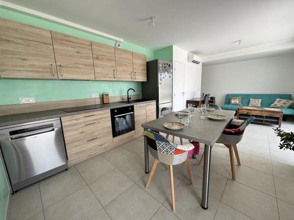Vente                                                      Appartement
                        
                     3 pièces                      65 m2                     à La Londe-les-Maures