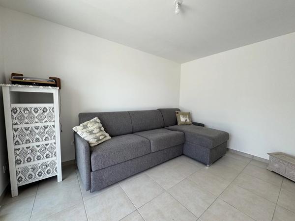 Vente                                                      Appartement
                        
                     3 pièces                      65 m2                     à La Londe-les-Maures