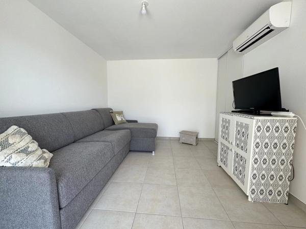 Vente                                                      Appartement
                        
                     3 pièces                      65 m2                     à La Londe-les-Maures