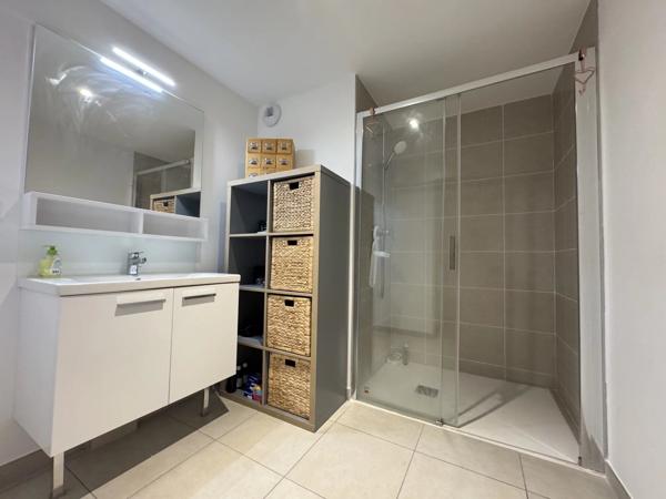 Vente                                                      Appartement
                        
                     3 pièces                      65 m2                     à La Londe-les-Maures