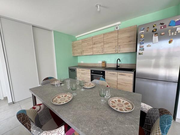Vente                                                      Appartement
                        
                     3 pièces                      65 m2                     à La Londe-les-Maures