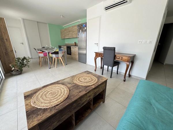 Vente                                                      Appartement
                        
                     3 pièces                      65 m2                     à La Londe-les-Maures