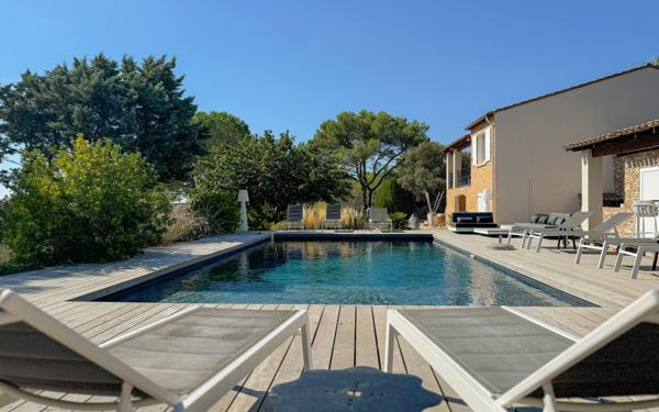 Maison à vendre    5 pièces •  Nîmes