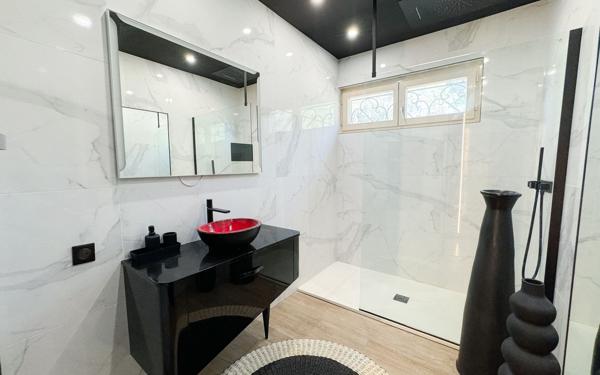 Maison à vendre    5 pièces •  Nîmes