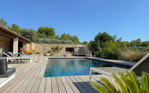 Maison à vendre    5 pièces •  Nîmes