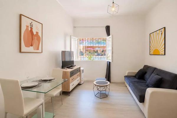 Vente                                                      Appartement
                        
                     1 pièces                      24 m2                     à Nice