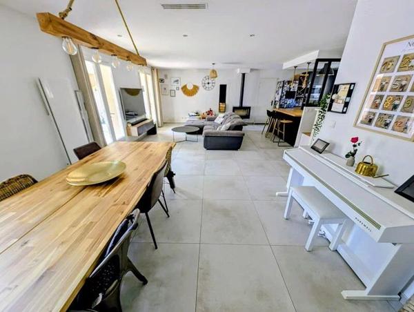 Vente                                                      Maison
                        
                     4 pièces                      98 m2                     à Istres
