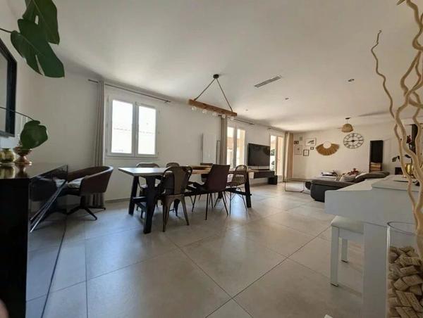 Vente                                                      Maison
                        
                     4 pièces                      98 m2                     à Istres