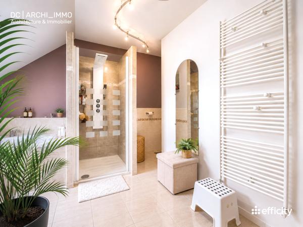 Maison
         9 pièces
        - 201 m² Exclusivité 349 000 € *