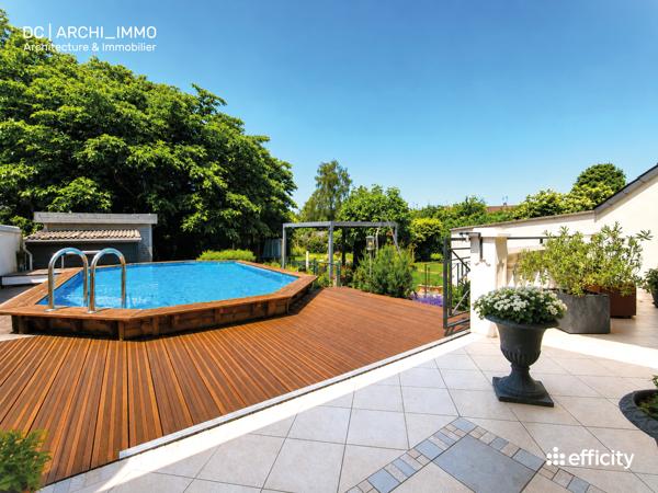 Maison
         9 pièces
        - 201 m² Exclusivité 349 000 € *