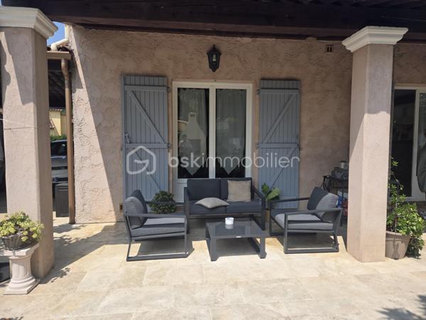 Découvrez cette magnifique propriété arborée et fleurie de 1559m², composée de deux maisons individuelles de 144m² et 166m² configurée en 3 habitations indépendantes et en parfait état à Antibes quartier les Combes. A quelques minutes de l'entrée de l'autoroute, de Sophia Antipolis, des commerces de proximité, des écoles, du cœur de ville et des transports en commun. La situation géographique est idéale. Nichée dans un cadre tranquille tout en étant en ville, idéale pour profiter d'une vie harmonieuse entre nature, confort urbain pour une vie de famille. 

Vous êtes d'abord charmé par l'état impeccable des maisons et des leurs extérieurs, l'importance donné à chaque détail, le ravissement de ce jardin tout en fleurs et très bien entretenu. 

La première maison est actuellement configurée en deux habitations distinctes :
-Un beau et grand 2 pièces de 87m² et de plain-pied comprenant une magnifique véranda de 24m² avec baie vitrée à galandage, face à la piscine et au jardin exposé sud. Un salon cocooning avec cheminée, poutres apparentes, plafond cathédrale, une cuisine haut de gamme est ouverte sur le salon, cette pièce de vie offre 35m². Une chambre et une salle d'eau avec toilette de plain pied complète cette première habitation.
-Un 3 pièces avec son entrée indépendante de 67m², lumineux et cosy avec salon et cuisine ouverte de 28m², un toilette invité. A l'étage, 2 belles chambres et chacune sa terrasse tropézienne donnant sur le jardin et la piscine. Une spacieuse salle d'eau avec toilette. 

L'ensemble immobilier est sécurisé par un portail électrique. Une cave, espace potager, des arbres fruitiers, espace pétanque, auvent pour plusieurs voitures, garage couvert, immense parking ne sont qu'une partie des dépendances et atout de cette propriété. 

La piscine 9m/4m dispose d'un pool house équipée avec four à pizza, lave vaisselle, point d'eau... une magnifique terrasse permet d'en profiter pour les soirée barbecues.  

La seconde maison est familiale et lumineuse de 166m² composée d'un volumineux salon avec cheminée et d'une cuisine ouverte de 46m². Deux chambres de plain pied, une salle d'eau et un toilette invité. Vous trouverez à l'étage mansardée 3 grandes chambres, un cellier, une salle de douche avec toilette. A l'extérieur, une grande terrasse, un espace dinatoire sous pergolas, un barbecue, la place ne manque pas. 

Les points d'attentions:
Léger vis à vis latérale avec l'immeuble en face

Les +
Climatisation dans l'ensemble des espaces habitables des deux maisons
Double vitrage 
Deux cheminées avec insert
Très nombreuses places de parkings
Beaucoup de potentiel avec les deux entrées indépendantes qui permet d'envisager des possibilités comme une très grande famille, la possibilité de louer une des maisons ou d'en revendre une après division établit par un géomètre etc...
Baies vitrées anti effraction
Agrandissement possible 

Curieux et pas sérieux s'abstenir, merci.
Contactez DANY DE LA CELLE pour plus d'informations.
