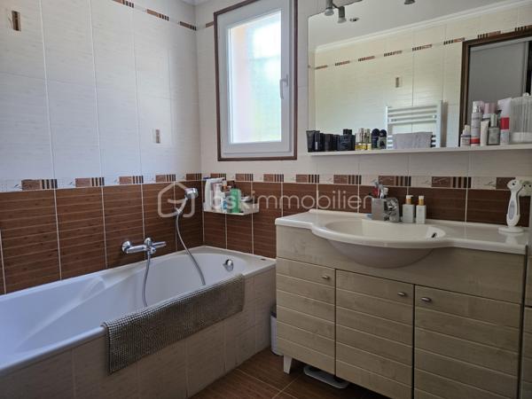 Découvrez cette magnifique propriété arborée et fleurie de 1559m², composée de deux maisons individuelles de 144m² et 166m² configurée en 3 habitations indépendantes et en parfait état à Antibes quartier les Combes. A quelques minutes de l'entrée de l'autoroute, de Sophia Antipolis, des commerces de proximité, des écoles, du cœur de ville et des transports en commun. La situation géographique est idéale. Nichée dans un cadre tranquille tout en étant en ville, idéale pour profiter d'une vie harmonieuse entre nature, confort urbain pour une vie de famille. 

Vous êtes d'abord charmé par l'état impeccable des maisons et des leurs extérieurs, l'importance donné à chaque détail, le ravissement de ce jardin tout en fleurs et très bien entretenu. 

La première maison est actuellement configurée en deux habitations distinctes :
-Un beau et grand 2 pièces de 87m² et de plain-pied comprenant une magnifique véranda de 24m² avec baie vitrée à galandage, face à la piscine et au jardin exposé sud. Un salon cocooning avec cheminée, poutres apparentes, plafond cathédrale, une cuisine haut de gamme est ouverte sur le salon, cette pièce de vie offre 35m². Une chambre et une salle d'eau avec toilette de plain pied complète cette première habitation.
-Un 3 pièces avec son entrée indépendante de 67m², lumineux et cosy avec salon et cuisine ouverte de 28m², un toilette invité. A l'étage, 2 belles chambres et chacune sa terrasse tropézienne donnant sur le jardin et la piscine. Une spacieuse salle d'eau avec toilette. 

L'ensemble immobilier est sécurisé par un portail électrique. Une cave, espace potager, des arbres fruitiers, espace pétanque, auvent pour plusieurs voitures, garage couvert, immense parking ne sont qu'une partie des dépendances et atout de cette propriété. 

La piscine 9m/4m dispose d'un pool house équipée avec four à pizza, lave vaisselle, point d'eau... une magnifique terrasse permet d'en profiter pour les soirée barbecues.  

La seconde maison est familiale et lumineuse de 166m² composée d'un volumineux salon avec cheminée et d'une cuisine ouverte de 46m². Deux chambres de plain pied, une salle d'eau et un toilette invité. Vous trouverez à l'étage mansardée 3 grandes chambres, un cellier, une salle de douche avec toilette. A l'extérieur, une grande terrasse, un espace dinatoire sous pergolas, un barbecue, la place ne manque pas. 

Les points d'attentions:
Léger vis à vis latérale avec l'immeuble en face

Les +
Climatisation dans l'ensemble des espaces habitables des deux maisons
Double vitrage 
Deux cheminées avec insert
Très nombreuses places de parkings
Beaucoup de potentiel avec les deux entrées indépendantes qui permet d'envisager des possibilités comme une très grande famille, la possibilité de louer une des maisons ou d'en revendre une après division établit par un géomètre etc...
Baies vitrées anti effraction
Agrandissement possible 

Curieux et pas sérieux s'abstenir, merci.
Contactez DANY DE LA CELLE pour plus d'informations.