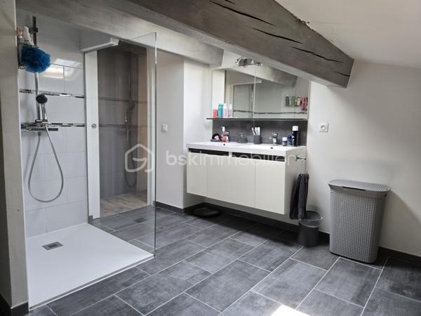 Découvrez cette magnifique propriété arborée et fleurie de 1559m², composée de deux maisons individuelles de 144m² et 166m² configurée en 3 habitations indépendantes et en parfait état à Antibes quartier les Combes. A quelques minutes de l'entrée de l'autoroute, de Sophia Antipolis, des commerces de proximité, des écoles, du cœur de ville et des transports en commun. La situation géographique est idéale. Nichée dans un cadre tranquille tout en étant en ville, idéale pour profiter d'une vie harmonieuse entre nature, confort urbain pour une vie de famille. 

Vous êtes d'abord charmé par l'état impeccable des maisons et des leurs extérieurs, l'importance donné à chaque détail, le ravissement de ce jardin tout en fleurs et très bien entretenu. 

La première maison est actuellement configurée en deux habitations distinctes :
-Un beau et grand 2 pièces de 87m² et de plain-pied comprenant une magnifique véranda de 24m² avec baie vitrée à galandage, face à la piscine et au jardin exposé sud. Un salon cocooning avec cheminée, poutres apparentes, plafond cathédrale, une cuisine haut de gamme est ouverte sur le salon, cette pièce de vie offre 35m². Une chambre et une salle d'eau avec toilette de plain pied complète cette première habitation.
-Un 3 pièces avec son entrée indépendante de 67m², lumineux et cosy avec salon et cuisine ouverte de 28m², un toilette invité. A l'étage, 2 belles chambres et chacune sa terrasse tropézienne donnant sur le jardin et la piscine. Une spacieuse salle d'eau avec toilette. 

L'ensemble immobilier est sécurisé par un portail électrique. Une cave, espace potager, des arbres fruitiers, espace pétanque, auvent pour plusieurs voitures, garage couvert, immense parking ne sont qu'une partie des dépendances et atout de cette propriété. 

La piscine 9m/4m dispose d'un pool house équipée avec four à pizza, lave vaisselle, point d'eau... une magnifique terrasse permet d'en profiter pour les soirée barbecues.  

La seconde maison est familiale et lumineuse de 166m² composée d'un volumineux salon avec cheminée et d'une cuisine ouverte de 46m². Deux chambres de plain pied, une salle d'eau et un toilette invité. Vous trouverez à l'étage mansardée 3 grandes chambres, un cellier, une salle de douche avec toilette. A l'extérieur, une grande terrasse, un espace dinatoire sous pergolas, un barbecue, la place ne manque pas. 

Les points d'attentions:
Léger vis à vis latérale avec l'immeuble en face

Les +
Climatisation dans l'ensemble des espaces habitables des deux maisons
Double vitrage 
Deux cheminées avec insert
Très nombreuses places de parkings
Beaucoup de potentiel avec les deux entrées indépendantes qui permet d'envisager des possibilités comme une très grande famille, la possibilité de louer une des maisons ou d'en revendre une après division établit par un géomètre etc...
Baies vitrées anti effraction
Agrandissement possible 

Curieux et pas sérieux s'abstenir, merci.
Contactez DANY DE LA CELLE pour plus d'informations.