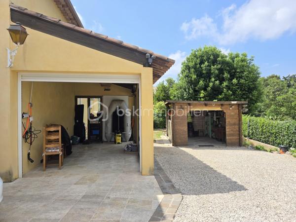Découvrez cette magnifique propriété arborée et fleurie de 1559m², composée de deux maisons individuelles de 144m² et 166m² configurée en 3 habitations indépendantes et en parfait état à Antibes quartier les Combes. A quelques minutes de l'entrée de l'autoroute, de Sophia Antipolis, des commerces de proximité, des écoles, du cœur de ville et des transports en commun. La situation géographique est idéale. Nichée dans un cadre tranquille tout en étant en ville, idéale pour profiter d'une vie harmonieuse entre nature, confort urbain pour une vie de famille. 

Vous êtes d'abord charmé par l'état impeccable des maisons et des leurs extérieurs, l'importance donné à chaque détail, le ravissement de ce jardin tout en fleurs et très bien entretenu. 

La première maison est actuellement configurée en deux habitations distinctes :
-Un beau et grand 2 pièces de 87m² et de plain-pied comprenant une magnifique véranda de 24m² avec baie vitrée à galandage, face à la piscine et au jardin exposé sud. Un salon cocooning avec cheminée, poutres apparentes, plafond cathédrale, une cuisine haut de gamme est ouverte sur le salon, cette pièce de vie offre 35m². Une chambre et une salle d'eau avec toilette de plain pied complète cette première habitation.
-Un 3 pièces avec son entrée indépendante de 67m², lumineux et cosy avec salon et cuisine ouverte de 28m², un toilette invité. A l'étage, 2 belles chambres et chacune sa terrasse tropézienne donnant sur le jardin et la piscine. Une spacieuse salle d'eau avec toilette. 

L'ensemble immobilier est sécurisé par un portail électrique. Une cave, espace potager, des arbres fruitiers, espace pétanque, auvent pour plusieurs voitures, garage couvert, immense parking ne sont qu'une partie des dépendances et atout de cette propriété. 

La piscine 9m/4m dispose d'un pool house équipée avec four à pizza, lave vaisselle, point d'eau... une magnifique terrasse permet d'en profiter pour les soirée barbecues.  

La seconde maison est familiale et lumineuse de 166m² composée d'un volumineux salon avec cheminée et d'une cuisine ouverte de 46m². Deux chambres de plain pied, une salle d'eau et un toilette invité. Vous trouverez à l'étage mansardée 3 grandes chambres, un cellier, une salle de douche avec toilette. A l'extérieur, une grande terrasse, un espace dinatoire sous pergolas, un barbecue, la place ne manque pas. 

Les points d'attentions:
Léger vis à vis latérale avec l'immeuble en face

Les +
Climatisation dans l'ensemble des espaces habitables des deux maisons
Double vitrage 
Deux cheminées avec insert
Très nombreuses places de parkings
Beaucoup de potentiel avec les deux entrées indépendantes qui permet d'envisager des possibilités comme une très grande famille, la possibilité de louer une des maisons ou d'en revendre une après division établit par un géomètre etc...
Baies vitrées anti effraction
Agrandissement possible 

Curieux et pas sérieux s'abstenir, merci.
Contactez DANY DE LA CELLE pour plus d'informations.
