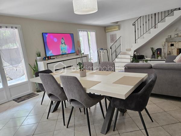 Découvrez cette magnifique propriété arborée et fleurie de 1559m², composée de deux maisons individuelles de 144m² et 166m² configurée en 3 habitations indépendantes et en parfait état à Antibes quartier les Combes. A quelques minutes de l'entrée de l'autoroute, de Sophia Antipolis, des commerces de proximité, des écoles, du cœur de ville et des transports en commun. La situation géographique est idéale. Nichée dans un cadre tranquille tout en étant en ville, idéale pour profiter d'une vie harmonieuse entre nature, confort urbain pour une vie de famille. 

Vous êtes d'abord charmé par l'état impeccable des maisons et des leurs extérieurs, l'importance donné à chaque détail, le ravissement de ce jardin tout en fleurs et très bien entretenu. 

La première maison est actuellement configurée en deux habitations distinctes :
-Un beau et grand 2 pièces de 87m² et de plain-pied comprenant une magnifique véranda de 24m² avec baie vitrée à galandage, face à la piscine et au jardin exposé sud. Un salon cocooning avec cheminée, poutres apparentes, plafond cathédrale, une cuisine haut de gamme est ouverte sur le salon, cette pièce de vie offre 35m². Une chambre et une salle d'eau avec toilette de plain pied complète cette première habitation.
-Un 3 pièces avec son entrée indépendante de 67m², lumineux et cosy avec salon et cuisine ouverte de 28m², un toilette invité. A l'étage, 2 belles chambres et chacune sa terrasse tropézienne donnant sur le jardin et la piscine. Une spacieuse salle d'eau avec toilette. 

L'ensemble immobilier est sécurisé par un portail électrique. Une cave, espace potager, des arbres fruitiers, espace pétanque, auvent pour plusieurs voitures, garage couvert, immense parking ne sont qu'une partie des dépendances et atout de cette propriété. 

La piscine 9m/4m dispose d'un pool house équipée avec four à pizza, lave vaisselle, point d'eau... une magnifique terrasse permet d'en profiter pour les soirée barbecues.  

La seconde maison est familiale et lumineuse de 166m² composée d'un volumineux salon avec cheminée et d'une cuisine ouverte de 46m². Deux chambres de plain pied, une salle d'eau et un toilette invité. Vous trouverez à l'étage mansardée 3 grandes chambres, un cellier, une salle de douche avec toilette. A l'extérieur, une grande terrasse, un espace dinatoire sous pergolas, un barbecue, la place ne manque pas. 

Les points d'attentions:
Léger vis à vis latérale avec l'immeuble en face

Les +
Climatisation dans l'ensemble des espaces habitables des deux maisons
Double vitrage 
Deux cheminées avec insert
Très nombreuses places de parkings
Beaucoup de potentiel avec les deux entrées indépendantes qui permet d'envisager des possibilités comme une très grande famille, la possibilité de louer une des maisons ou d'en revendre une après division établit par un géomètre etc...
Baies vitrées anti effraction
Agrandissement possible 

Curieux et pas sérieux s'abstenir, merci.
Contactez DANY DE LA CELLE pour plus d'informations.