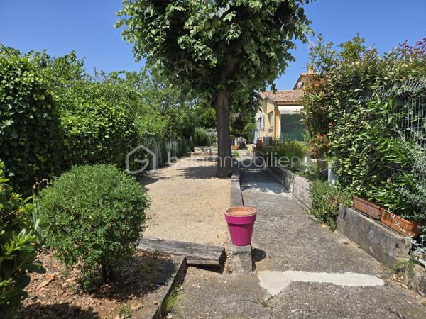Découvrez cette magnifique propriété arborée et fleurie de 1559m², composée de deux maisons individuelles de 144m² et 166m² configurée en 3 habitations indépendantes et en parfait état à Antibes quartier les Combes. A quelques minutes de l'entrée de l'autoroute, de Sophia Antipolis, des commerces de proximité, des écoles, du cœur de ville et des transports en commun. La situation géographique est idéale. Nichée dans un cadre tranquille tout en étant en ville, idéale pour profiter d'une vie harmonieuse entre nature, confort urbain pour une vie de famille. 

Vous êtes d'abord charmé par l'état impeccable des maisons et des leurs extérieurs, l'importance donné à chaque détail, le ravissement de ce jardin tout en fleurs et très bien entretenu. 

La première maison est actuellement configurée en deux habitations distinctes :
-Un beau et grand 2 pièces de 87m² et de plain-pied comprenant une magnifique véranda de 24m² avec baie vitrée à galandage, face à la piscine et au jardin exposé sud. Un salon cocooning avec cheminée, poutres apparentes, plafond cathédrale, une cuisine haut de gamme est ouverte sur le salon, cette pièce de vie offre 35m². Une chambre et une salle d'eau avec toilette de plain pied complète cette première habitation.
-Un 3 pièces avec son entrée indépendante de 67m², lumineux et cosy avec salon et cuisine ouverte de 28m², un toilette invité. A l'étage, 2 belles chambres et chacune sa terrasse tropézienne donnant sur le jardin et la piscine. Une spacieuse salle d'eau avec toilette. 

L'ensemble immobilier est sécurisé par un portail électrique. Une cave, espace potager, des arbres fruitiers, espace pétanque, auvent pour plusieurs voitures, garage couvert, immense parking ne sont qu'une partie des dépendances et atout de cette propriété. 

La piscine 9m/4m dispose d'un pool house équipée avec four à pizza, lave vaisselle, point d'eau... une magnifique terrasse permet d'en profiter pour les soirée barbecues.  

La seconde maison est familiale et lumineuse de 166m² composée d'un volumineux salon avec cheminée et d'une cuisine ouverte de 46m². Deux chambres de plain pied, une salle d'eau et un toilette invité. Vous trouverez à l'étage mansardée 3 grandes chambres, un cellier, une salle de douche avec toilette. A l'extérieur, une grande terrasse, un espace dinatoire sous pergolas, un barbecue, la place ne manque pas. 

Les points d'attentions:
Léger vis à vis latérale avec l'immeuble en face

Les +
Climatisation dans l'ensemble des espaces habitables des deux maisons
Double vitrage 
Deux cheminées avec insert
Très nombreuses places de parkings
Beaucoup de potentiel avec les deux entrées indépendantes qui permet d'envisager des possibilités comme une très grande famille, la possibilité de louer une des maisons ou d'en revendre une après division établit par un géomètre etc...
Baies vitrées anti effraction
Agrandissement possible 

Curieux et pas sérieux s'abstenir, merci.
Contactez DANY DE LA CELLE pour plus d'informations.