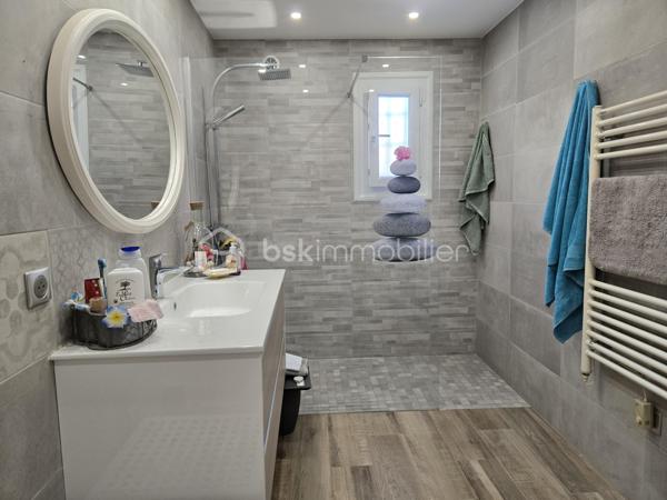 Découvrez cette magnifique propriété arborée et fleurie de 1559m², composée de deux maisons individuelles de 144m² et 166m² configurée en 3 habitations indépendantes et en parfait état à Antibes quartier les Combes. A quelques minutes de l'entrée de l'autoroute, de Sophia Antipolis, des commerces de proximité, des écoles, du cœur de ville et des transports en commun. La situation géographique est idéale. Nichée dans un cadre tranquille tout en étant en ville, idéale pour profiter d'une vie harmonieuse entre nature, confort urbain pour une vie de famille. 

Vous êtes d'abord charmé par l'état impeccable des maisons et des leurs extérieurs, l'importance donné à chaque détail, le ravissement de ce jardin tout en fleurs et très bien entretenu. 

La première maison est actuellement configurée en deux habitations distinctes :
-Un beau et grand 2 pièces de 87m² et de plain-pied comprenant une magnifique véranda de 24m² avec baie vitrée à galandage, face à la piscine et au jardin exposé sud. Un salon cocooning avec cheminée, poutres apparentes, plafond cathédrale, une cuisine haut de gamme est ouverte sur le salon, cette pièce de vie offre 35m². Une chambre et une salle d'eau avec toilette de plain pied complète cette première habitation.
-Un 3 pièces avec son entrée indépendante de 67m², lumineux et cosy avec salon et cuisine ouverte de 28m², un toilette invité. A l'étage, 2 belles chambres et chacune sa terrasse tropézienne donnant sur le jardin et la piscine. Une spacieuse salle d'eau avec toilette. 

L'ensemble immobilier est sécurisé par un portail électrique. Une cave, espace potager, des arbres fruitiers, espace pétanque, auvent pour plusieurs voitures, garage couvert, immense parking ne sont qu'une partie des dépendances et atout de cette propriété. 

La piscine 9m/4m dispose d'un pool house équipée avec four à pizza, lave vaisselle, point d'eau... une magnifique terrasse permet d'en profiter pour les soirée barbecues.  

La seconde maison est familiale et lumineuse de 166m² composée d'un volumineux salon avec cheminée et d'une cuisine ouverte de 46m². Deux chambres de plain pied, une salle d'eau et un toilette invité. Vous trouverez à l'étage mansardée 3 grandes chambres, un cellier, une salle de douche avec toilette. A l'extérieur, une grande terrasse, un espace dinatoire sous pergolas, un barbecue, la place ne manque pas. 

Les points d'attentions:
Léger vis à vis latérale avec l'immeuble en face

Les +
Climatisation dans l'ensemble des espaces habitables des deux maisons
Double vitrage 
Deux cheminées avec insert
Très nombreuses places de parkings
Beaucoup de potentiel avec les deux entrées indépendantes qui permet d'envisager des possibilités comme une très grande famille, la possibilité de louer une des maisons ou d'en revendre une après division établit par un géomètre etc...
Baies vitrées anti effraction
Agrandissement possible 

Curieux et pas sérieux s'abstenir, merci.
Contactez DANY DE LA CELLE pour plus d'informations.