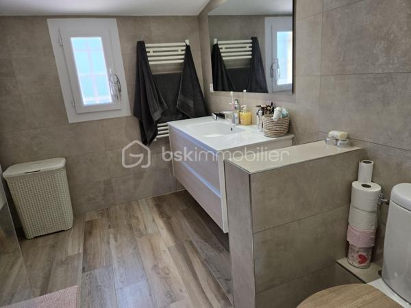 Découvrez cette magnifique propriété arborée et fleurie de 1559m², composée de deux maisons individuelles de 144m² et 166m² configurée en 3 habitations indépendantes et en parfait état à Antibes quartier les Combes. A quelques minutes de l'entrée de l'autoroute, de Sophia Antipolis, des commerces de proximité, des écoles, du cœur de ville et des transports en commun. La situation géographique est idéale. Nichée dans un cadre tranquille tout en étant en ville, idéale pour profiter d'une vie harmonieuse entre nature, confort urbain pour une vie de famille. 

Vous êtes d'abord charmé par l'état impeccable des maisons et des leurs extérieurs, l'importance donné à chaque détail, le ravissement de ce jardin tout en fleurs et très bien entretenu. 

La première maison est actuellement configurée en deux habitations distinctes :
-Un beau et grand 2 pièces de 87m² et de plain-pied comprenant une magnifique véranda de 24m² avec baie vitrée à galandage, face à la piscine et au jardin exposé sud. Un salon cocooning avec cheminée, poutres apparentes, plafond cathédrale, une cuisine haut de gamme est ouverte sur le salon, cette pièce de vie offre 35m². Une chambre et une salle d'eau avec toilette de plain pied complète cette première habitation.
-Un 3 pièces avec son entrée indépendante de 67m², lumineux et cosy avec salon et cuisine ouverte de 28m², un toilette invité. A l'étage, 2 belles chambres et chacune sa terrasse tropézienne donnant sur le jardin et la piscine. Une spacieuse salle d'eau avec toilette. 

L'ensemble immobilier est sécurisé par un portail électrique. Une cave, espace potager, des arbres fruitiers, espace pétanque, auvent pour plusieurs voitures, garage couvert, immense parking ne sont qu'une partie des dépendances et atout de cette propriété. 

La piscine 9m/4m dispose d'un pool house équipée avec four à pizza, lave vaisselle, point d'eau... une magnifique terrasse permet d'en profiter pour les soirée barbecues.  

La seconde maison est familiale et lumineuse de 166m² composée d'un volumineux salon avec cheminée et d'une cuisine ouverte de 46m². Deux chambres de plain pied, une salle d'eau et un toilette invité. Vous trouverez à l'étage mansardée 3 grandes chambres, un cellier, une salle de douche avec toilette. A l'extérieur, une grande terrasse, un espace dinatoire sous pergolas, un barbecue, la place ne manque pas. 

Les points d'attentions:
Léger vis à vis latérale avec l'immeuble en face

Les +
Climatisation dans l'ensemble des espaces habitables des deux maisons
Double vitrage 
Deux cheminées avec insert
Très nombreuses places de parkings
Beaucoup de potentiel avec les deux entrées indépendantes qui permet d'envisager des possibilités comme une très grande famille, la possibilité de louer une des maisons ou d'en revendre une après division établit par un géomètre etc...
Baies vitrées anti effraction
Agrandissement possible 

Curieux et pas sérieux s'abstenir, merci.
Contactez DANY DE LA CELLE pour plus d'informations.