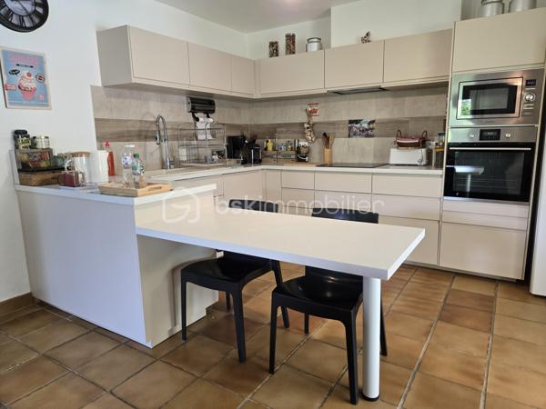 Découvrez cette magnifique propriété arborée et fleurie de 1559m², composée de deux maisons individuelles de 144m² et 166m² configurée en 3 habitations indépendantes et en parfait état à Antibes quartier les Combes. A quelques minutes de l'entrée de l'autoroute, de Sophia Antipolis, des commerces de proximité, des écoles, du cœur de ville et des transports en commun. La situation géographique est idéale. Nichée dans un cadre tranquille tout en étant en ville, idéale pour profiter d'une vie harmonieuse entre nature, confort urbain pour une vie de famille. 

Vous êtes d'abord charmé par l'état impeccable des maisons et des leurs extérieurs, l'importance donné à chaque détail, le ravissement de ce jardin tout en fleurs et très bien entretenu. 

La première maison est actuellement configurée en deux habitations distinctes :
-Un beau et grand 2 pièces de 87m² et de plain-pied comprenant une magnifique véranda de 24m² avec baie vitrée à galandage, face à la piscine et au jardin exposé sud. Un salon cocooning avec cheminée, poutres apparentes, plafond cathédrale, une cuisine haut de gamme est ouverte sur le salon, cette pièce de vie offre 35m². Une chambre et une salle d'eau avec toilette de plain pied complète cette première habitation.
-Un 3 pièces avec son entrée indépendante de 67m², lumineux et cosy avec salon et cuisine ouverte de 28m², un toilette invité. A l'étage, 2 belles chambres et chacune sa terrasse tropézienne donnant sur le jardin et la piscine. Une spacieuse salle d'eau avec toilette. 

L'ensemble immobilier est sécurisé par un portail électrique. Une cave, espace potager, des arbres fruitiers, espace pétanque, auvent pour plusieurs voitures, garage couvert, immense parking ne sont qu'une partie des dépendances et atout de cette propriété. 

La piscine 9m/4m dispose d'un pool house équipée avec four à pizza, lave vaisselle, point d'eau... une magnifique terrasse permet d'en profiter pour les soirée barbecues.  

La seconde maison est familiale et lumineuse de 166m² composée d'un volumineux salon avec cheminée et d'une cuisine ouverte de 46m². Deux chambres de plain pied, une salle d'eau et un toilette invité. Vous trouverez à l'étage mansardée 3 grandes chambres, un cellier, une salle de douche avec toilette. A l'extérieur, une grande terrasse, un espace dinatoire sous pergolas, un barbecue, la place ne manque pas. 

Les points d'attentions:
Léger vis à vis latérale avec l'immeuble en face

Les +
Climatisation dans l'ensemble des espaces habitables des deux maisons
Double vitrage 
Deux cheminées avec insert
Très nombreuses places de parkings
Beaucoup de potentiel avec les deux entrées indépendantes qui permet d'envisager des possibilités comme une très grande famille, la possibilité de louer une des maisons ou d'en revendre une après division établit par un géomètre etc...
Baies vitrées anti effraction
Agrandissement possible 

Curieux et pas sérieux s'abstenir, merci.
Contactez DANY DE LA CELLE pour plus d'informations.