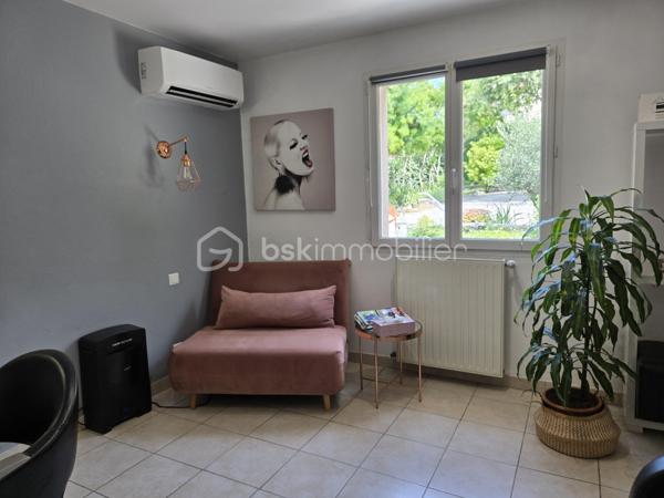 Découvrez cette magnifique propriété arborée et fleurie de 1559m², composée de deux maisons individuelles de 144m² et 166m² configurée en 3 habitations indépendantes et en parfait état à Antibes quartier les Combes. A quelques minutes de l'entrée de l'autoroute, de Sophia Antipolis, des commerces de proximité, des écoles, du cœur de ville et des transports en commun. La situation géographique est idéale. Nichée dans un cadre tranquille tout en étant en ville, idéale pour profiter d'une vie harmonieuse entre nature, confort urbain pour une vie de famille. 

Vous êtes d'abord charmé par l'état impeccable des maisons et des leurs extérieurs, l'importance donné à chaque détail, le ravissement de ce jardin tout en fleurs et très bien entretenu. 

La première maison est actuellement configurée en deux habitations distinctes :
-Un beau et grand 2 pièces de 87m² et de plain-pied comprenant une magnifique véranda de 24m² avec baie vitrée à galandage, face à la piscine et au jardin exposé sud. Un salon cocooning avec cheminée, poutres apparentes, plafond cathédrale, une cuisine haut de gamme est ouverte sur le salon, cette pièce de vie offre 35m². Une chambre et une salle d'eau avec toilette de plain pied complète cette première habitation.
-Un 3 pièces avec son entrée indépendante de 67m², lumineux et cosy avec salon et cuisine ouverte de 28m², un toilette invité. A l'étage, 2 belles chambres et chacune sa terrasse tropézienne donnant sur le jardin et la piscine. Une spacieuse salle d'eau avec toilette. 

L'ensemble immobilier est sécurisé par un portail électrique. Une cave, espace potager, des arbres fruitiers, espace pétanque, auvent pour plusieurs voitures, garage couvert, immense parking ne sont qu'une partie des dépendances et atout de cette propriété. 

La piscine 9m/4m dispose d'un pool house équipée avec four à pizza, lave vaisselle, point d'eau... une magnifique terrasse permet d'en profiter pour les soirée barbecues.  

La seconde maison est familiale et lumineuse de 166m² composée d'un volumineux salon avec cheminée et d'une cuisine ouverte de 46m². Deux chambres de plain pied, une salle d'eau et un toilette invité. Vous trouverez à l'étage mansardée 3 grandes chambres, un cellier, une salle de douche avec toilette. A l'extérieur, une grande terrasse, un espace dinatoire sous pergolas, un barbecue, la place ne manque pas. 

Les points d'attentions:
Léger vis à vis latérale avec l'immeuble en face

Les +
Climatisation dans l'ensemble des espaces habitables des deux maisons
Double vitrage 
Deux cheminées avec insert
Très nombreuses places de parkings
Beaucoup de potentiel avec les deux entrées indépendantes qui permet d'envisager des possibilités comme une très grande famille, la possibilité de louer une des maisons ou d'en revendre une après division établit par un géomètre etc...
Baies vitrées anti effraction
Agrandissement possible 

Curieux et pas sérieux s'abstenir, merci.
Contactez DANY DE LA CELLE pour plus d'informations.