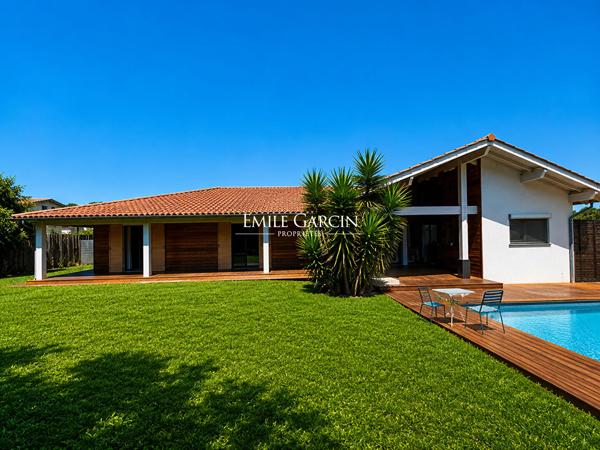 À vendre - Maison  - Ahetze - avec piscine, annexe et dépendances