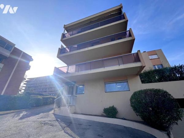 LE CANNET -40 avenue du Mont Joli - Locaux commerciaux +possibilité 7 parkings