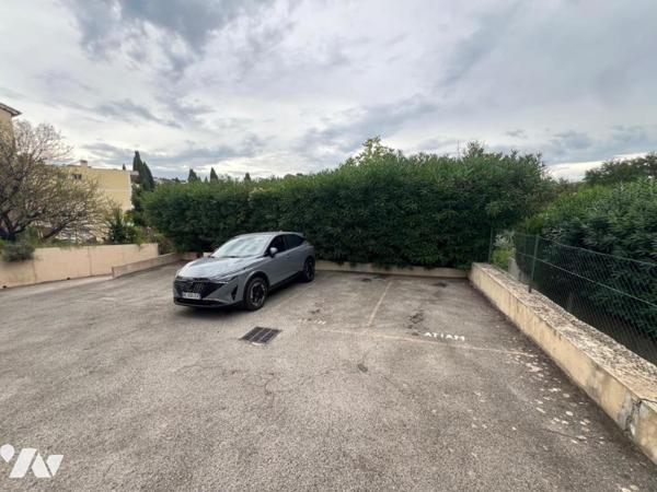 LE CANNET -40 avenue du Mont Joli - Locaux commerciaux +possibilité 7 parkings