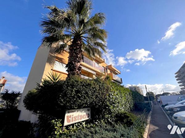 LE CANNET -40 avenue du Mont Joli - Locaux commerciaux +possibilité 7 parkings