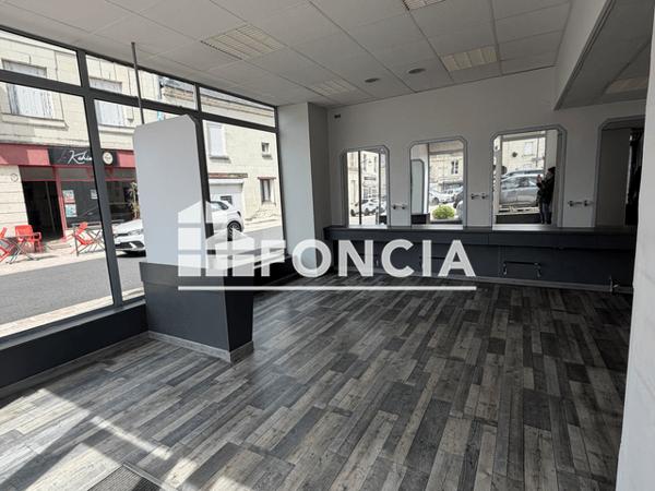 Location Local commercial 2 pièces 40 m² - 7 PLACE DES DEPORTES Chouze Sur Loire 37140