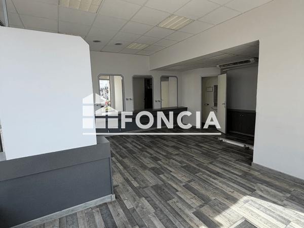 Location Local commercial 2 pièces 40 m² - 7 PLACE DES DEPORTES Chouze Sur Loire 37140