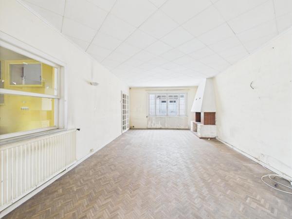 Maison de ville, trois chambres avec jardin et dépendance – Centre de Guîtres