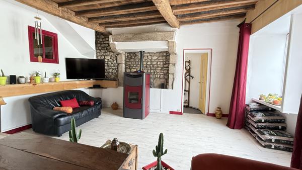 Lachaux (63290) Grande maison de village rénovée avec dépendance et jardin