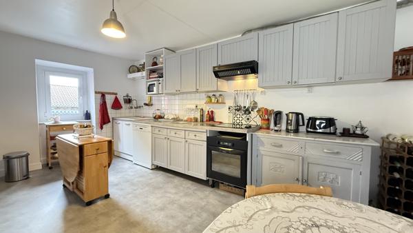 Lachaux (63290) Grande maison de village rénovée avec dépendance et jardin