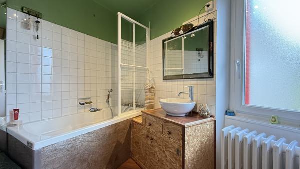 Lachaux (63290) Grande maison de village rénovée avec dépendance et jardin