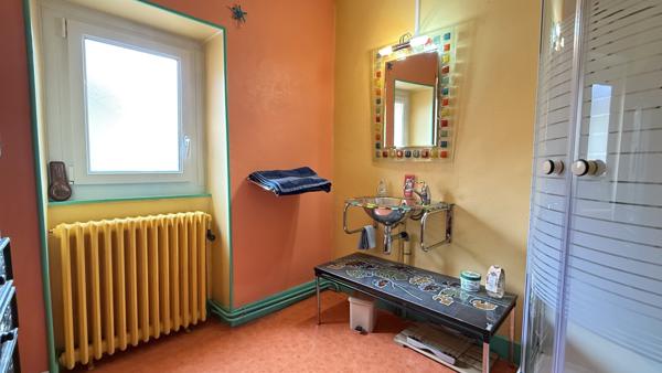 Lachaux (63290) Grande maison de village rénovée avec dépendance et jardin