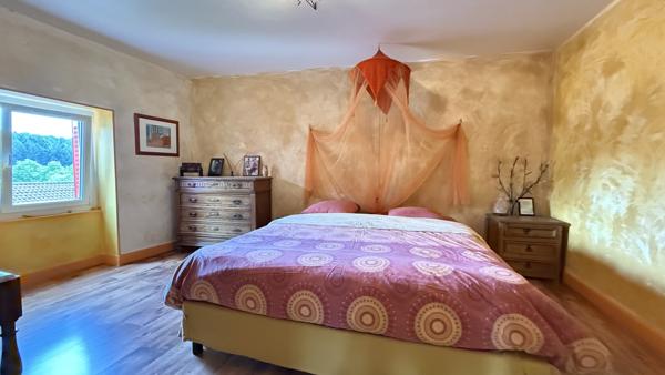 Lachaux (63290) Grande maison de village rénovée avec dépendance et jardin