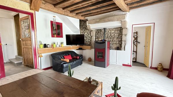 Lachaux (63290) Grande maison de village rénovée avec dépendance et jardin