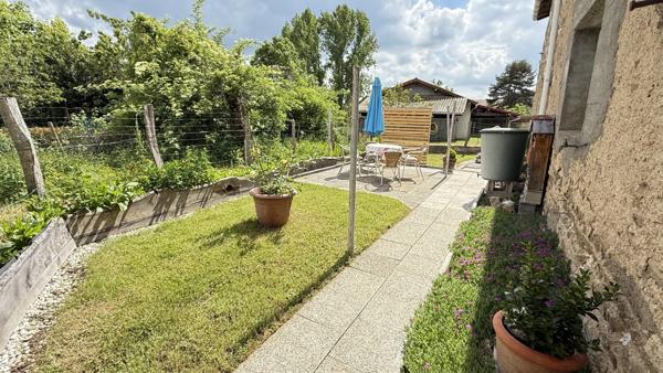 Lachaux (63290) Grande maison de village rénovée avec dépendance et jardin