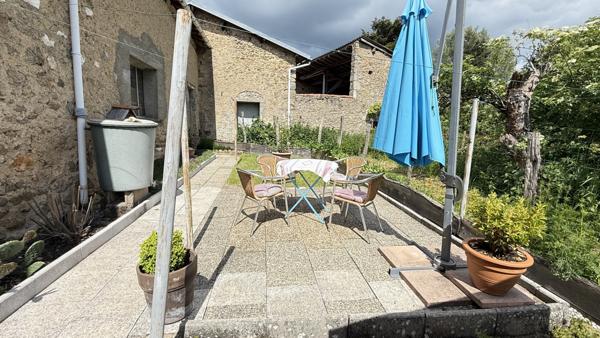 Lachaux (63290) Grande maison de village rénovée avec dépendance et jardin