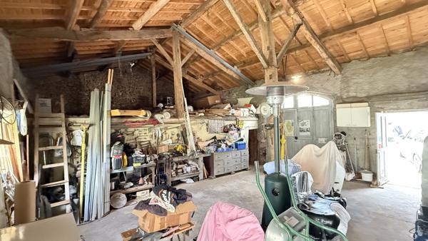 Lachaux (63290) Grande maison de village rénovée avec dépendance et jardin