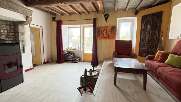 Lachaux (63290) Grande maison de village rénovée avec dépendance et jardin